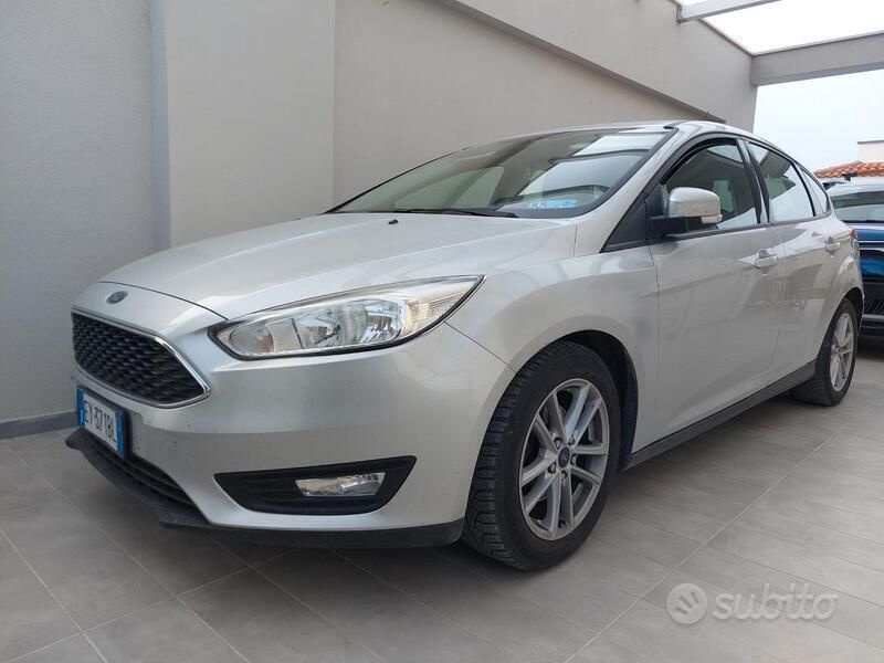 Usata Ford Focus 120 CV (88 kW) 2015 Grigio Berlina