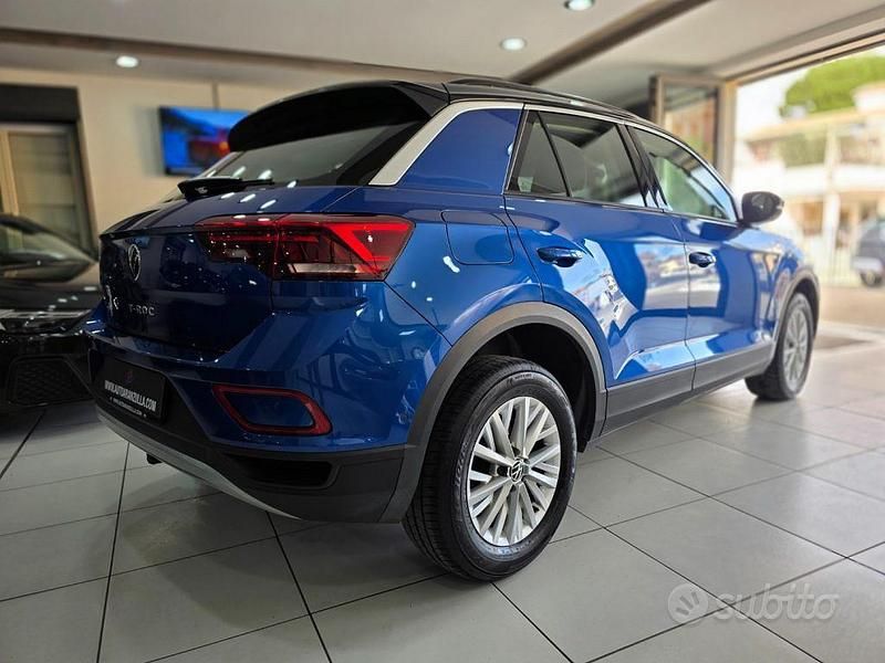 Usata VW T-Roc Life 116 CV (85 kW) 2022 Blu SUV
