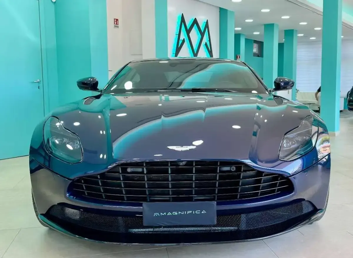 Usata Aston Martin DB11 510 CV (375 kW) 2019 Mariana blue metallic Coupé
