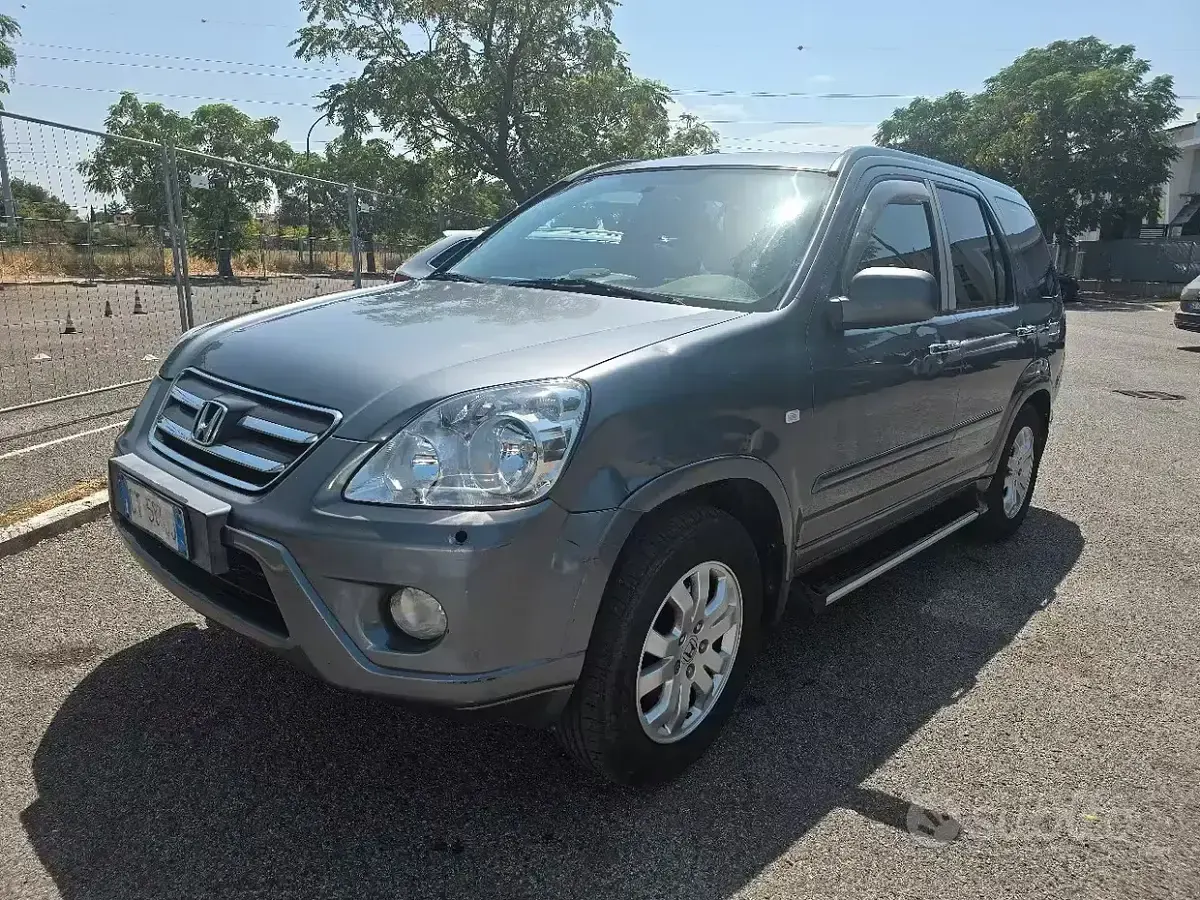 Usata Honda CR-V LS 140 CV (102 kW) 2005 Grigio SUV