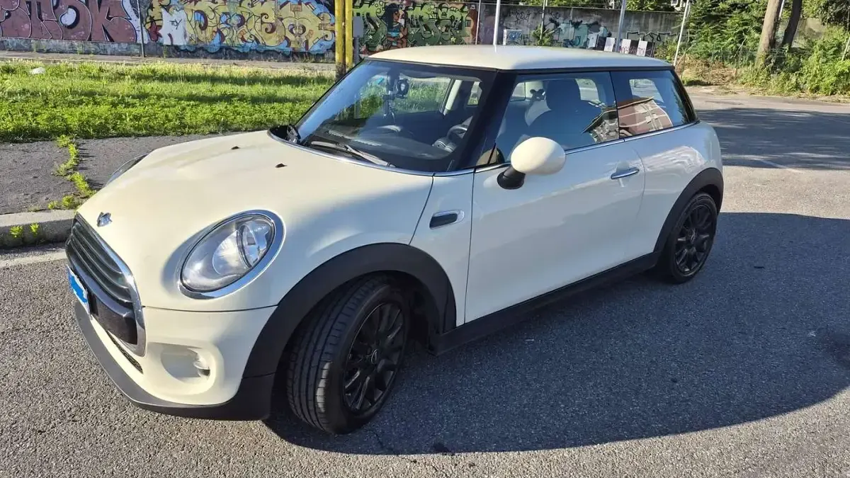 Usata Mini Cooper D 116 CV (85 kW) 2017 Bianco Utilitaria