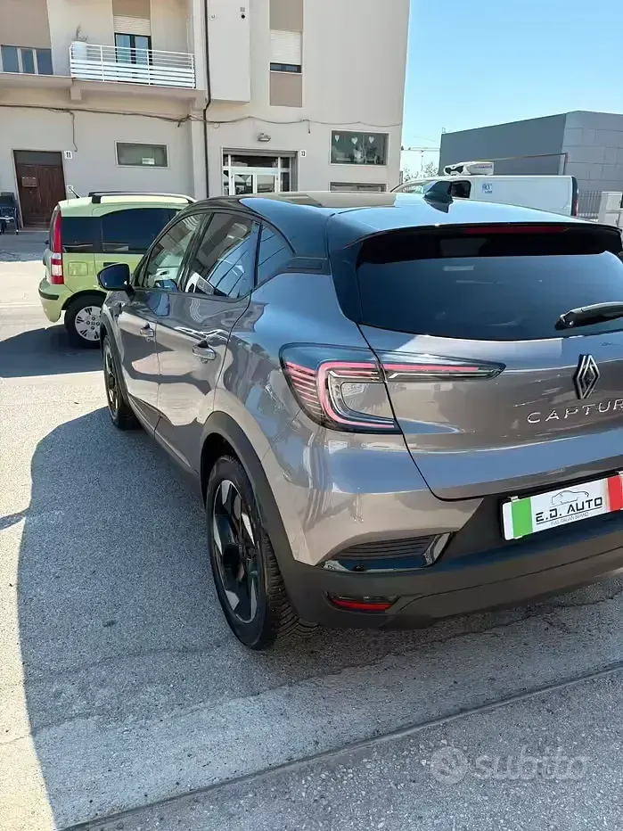 Usata Renault Captur Techno 91 CV (66 kW) 2025 Grigio SUV