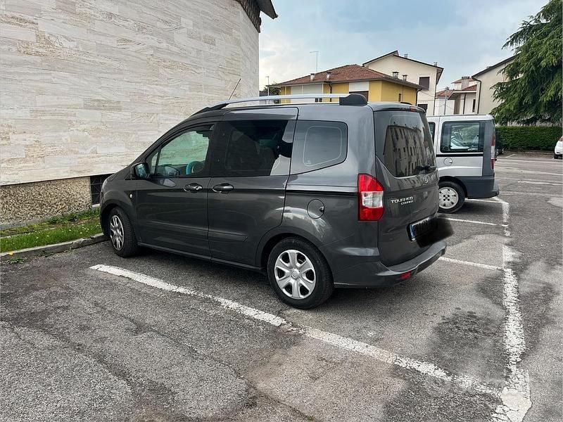 Usata Ford Tourneo Courier 101 CV (74 kW) 2018 Monovolume