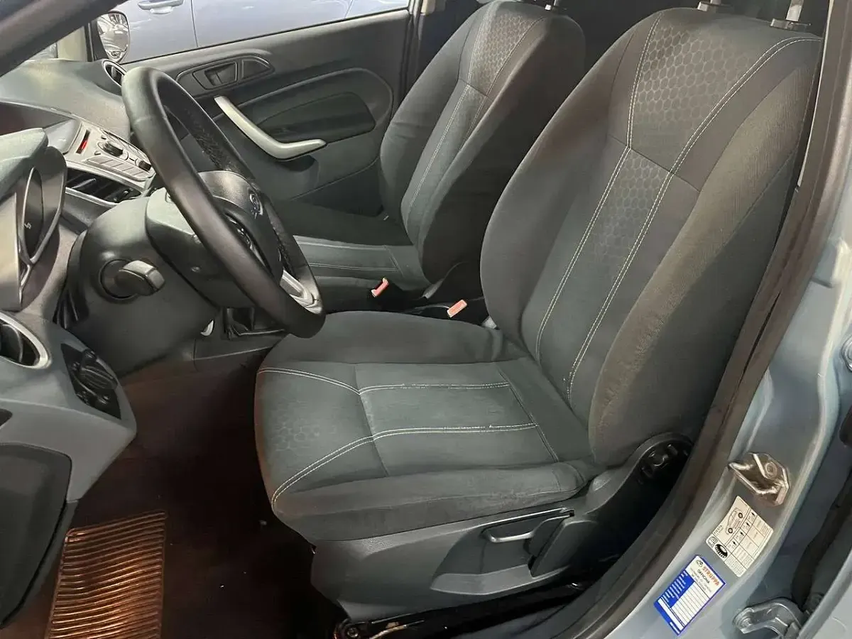 Usata Ford Fiesta Titanium 68 CV (50 kW) 2009 Grigio Berlina