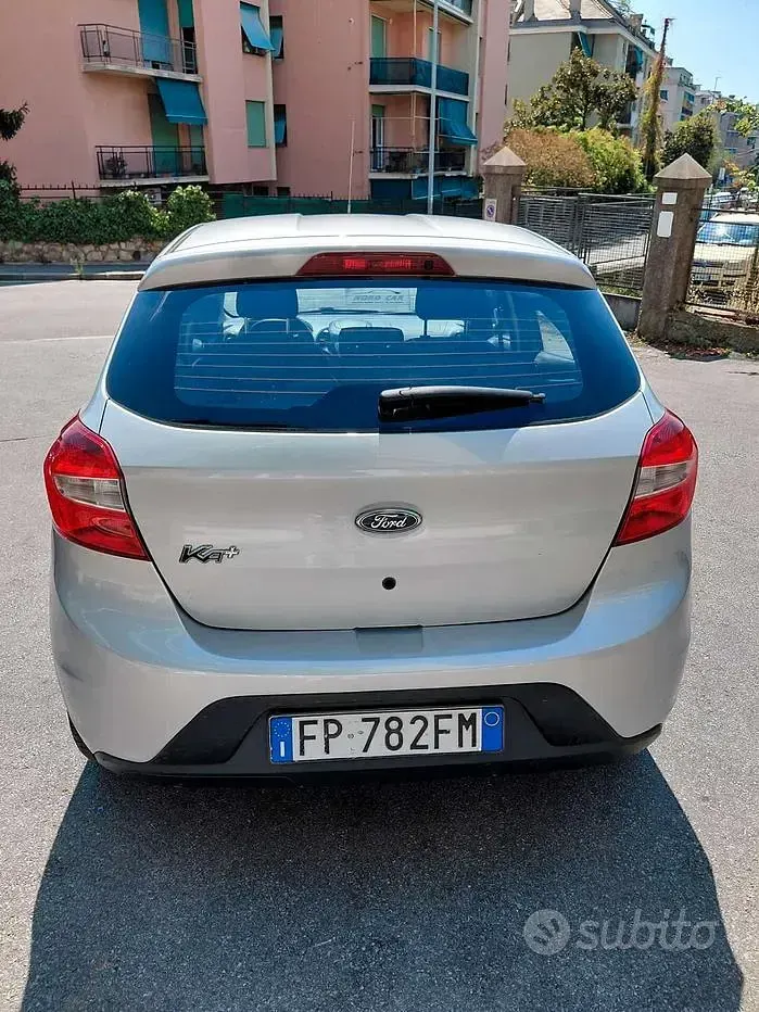 Usata Ford Ka 71 CV (52 kW) 2018 Grigio Berlina