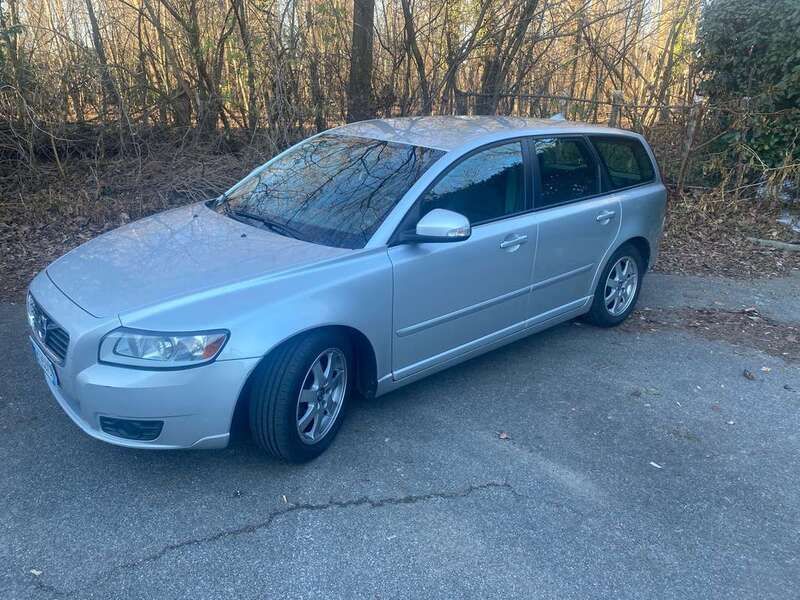 Argento Usata 2012 Volvo V50 Station wagon | 3250 € (Buon prezzo) - Immagine 1/4