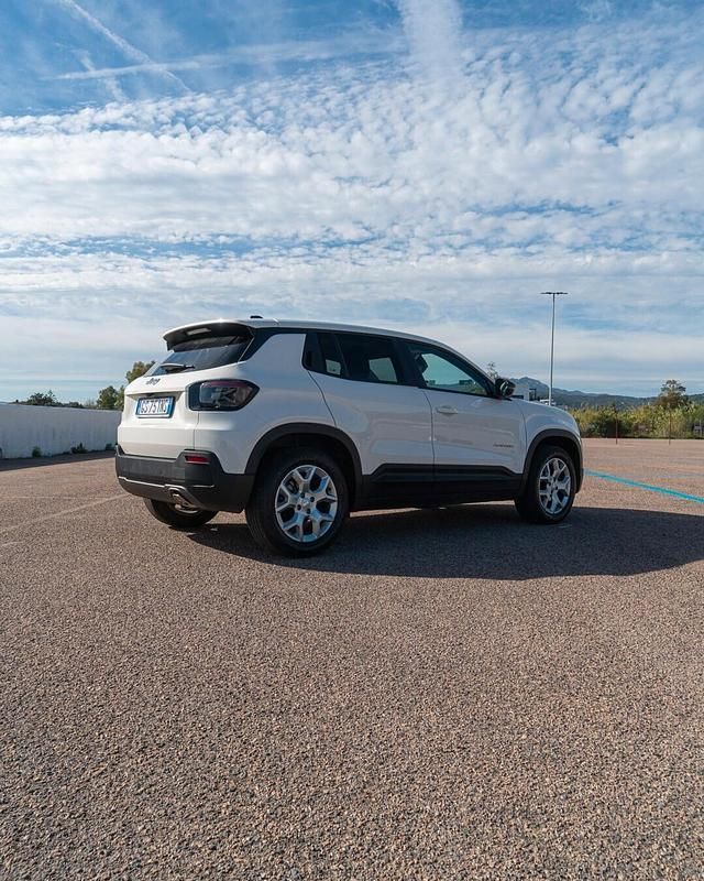 Usata Jeep Avenger Longitude 101 CV (74 kW) 2024 Bianco SUV