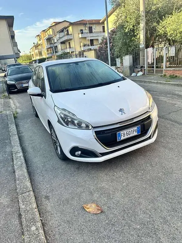 Usata Peugeot 208 Allure 82 CV (60 kW) 2015 Utilitaria