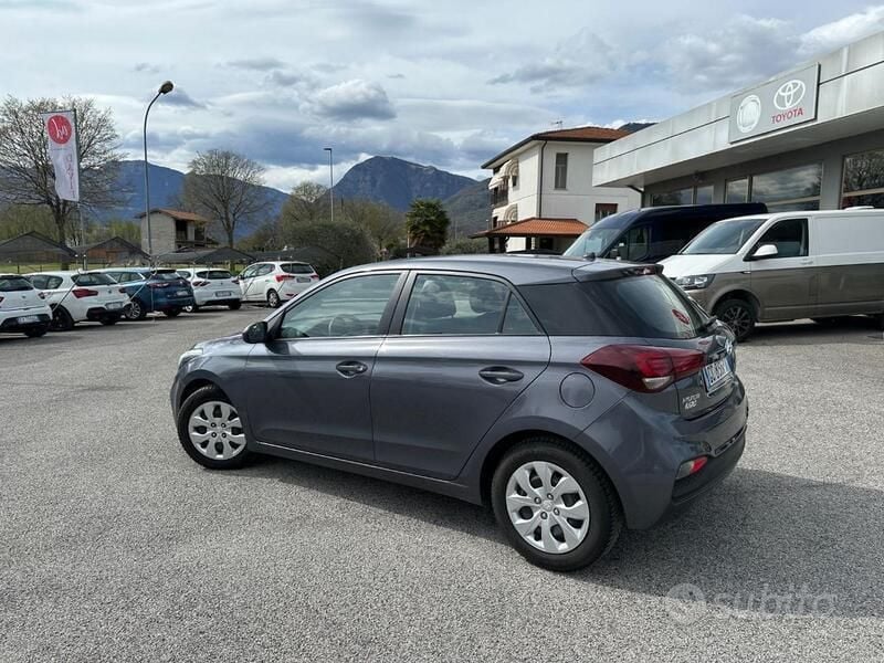 Usata Hyundai i20 100 CV (73 kW) 2019 Grigio Berlina
