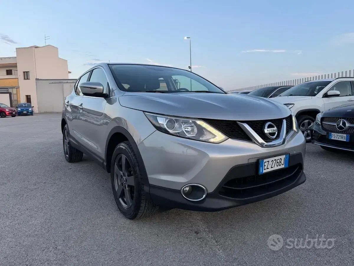 Usata Nissan Qashqai Acenta 110 CV (80 kW) 2015 Grigio SUV