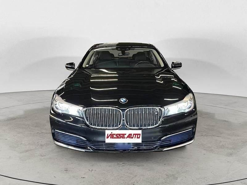 Begagnad BMW 730 265 HK (194 kW) 2017 Svart Sedan