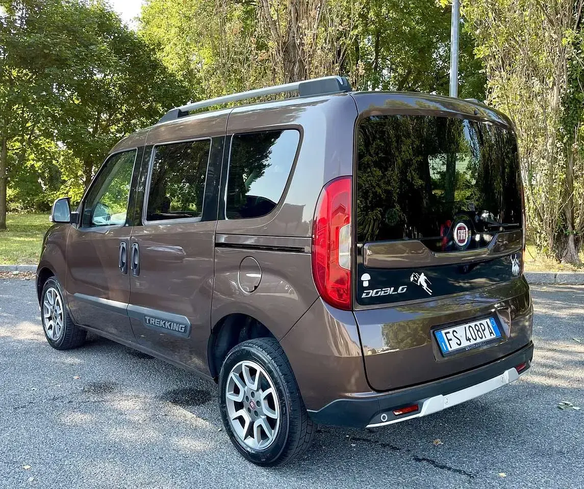 Usata Fiat Doblò Trekking 120 CV (88 kW) 2018 Bronzo met. Monovolume