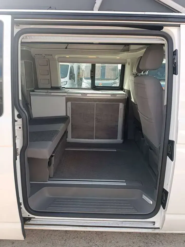 Begagnad VW California Coast 150 HK (110 kW) 2022 Vit Van