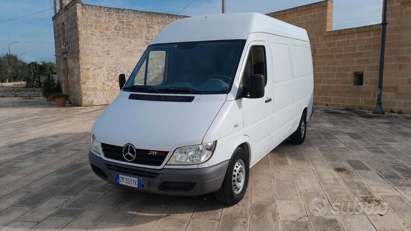 Bianco Usata 2004 Mercedes Sprinter Furgone | 11.000 € (Buon prezzo) - Immagine 1/4