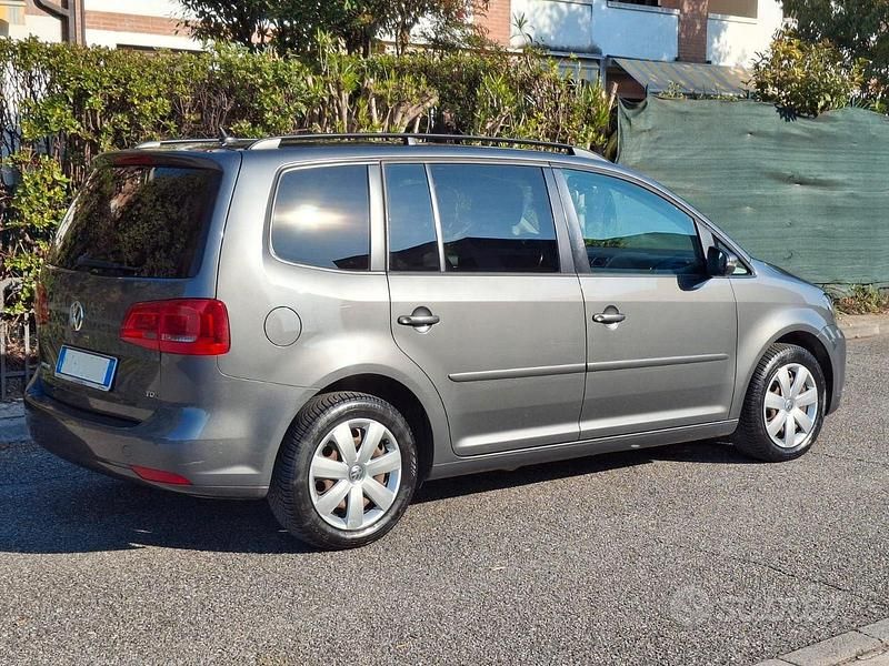 Usata VW Touran Comfortline 105 CV (77 kW) 2015 Grigio Monovolume