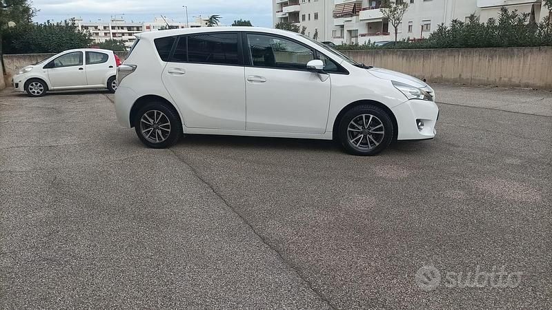 Gebraucht Toyota Verso Style 112 PS (82 kW) 2014 Weiß Van / Kleinbus