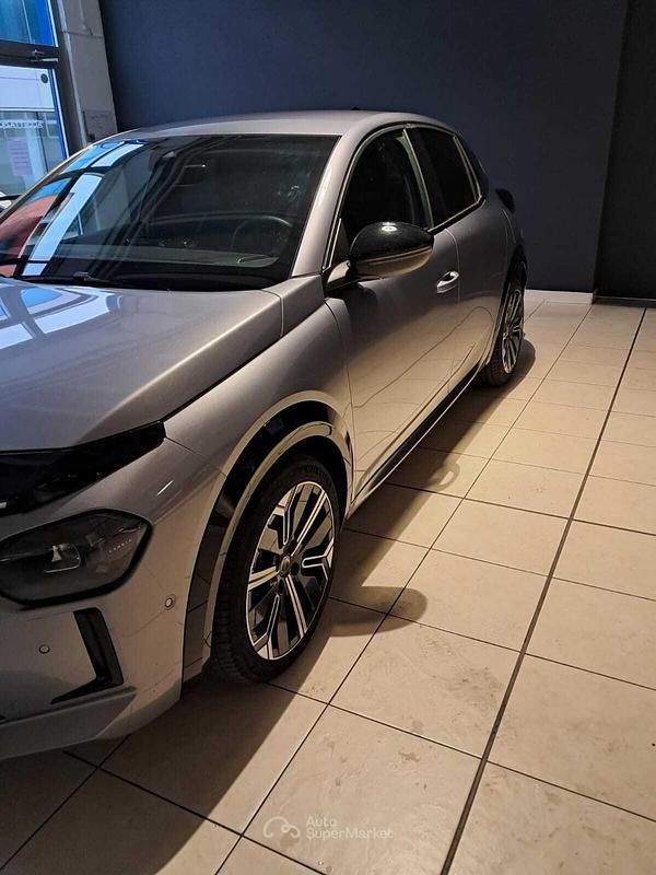 Usata Lancia Ypsilon 101 CV (74 kW) 2025 Gray Utilitaria