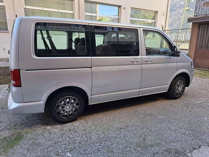 Usata VW Caravelle 140 CV (102 kW) 2011 Argento Furgone