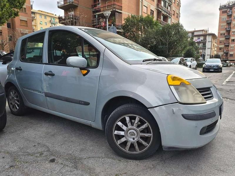 Usata Renault Modus 75 CV (55 kW) 2005 Argento Monovolume