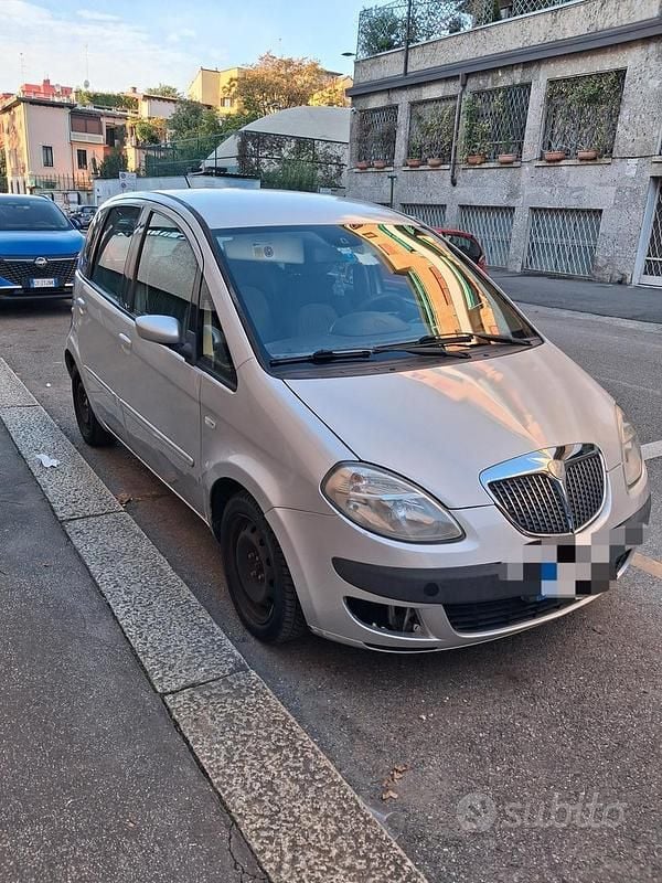 Usata 2004 Lancia Musa Monovolume | 1900 € (Ottimo prezzo) - Immagine 1/4