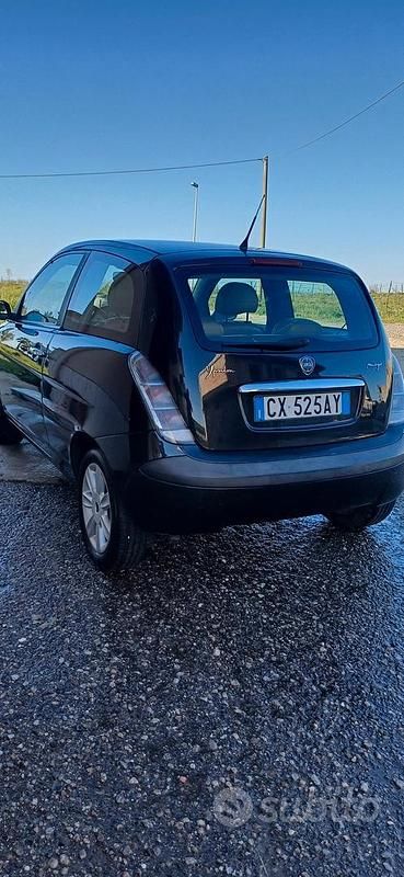 Usata Lancia Ypsilon 70 CV (51 kW) 2005 Nero Utilitaria