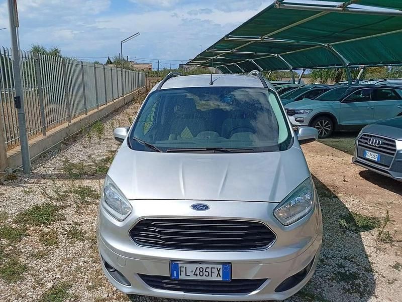 Usata Ford Tourneo Courier Titanium 95 CV (69 kW) 2017 Argento Monovolume