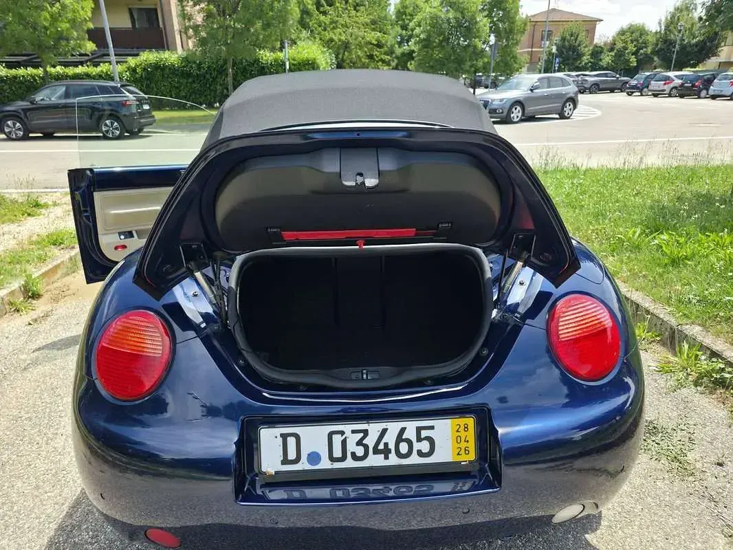 Usata VW New Beetle 102 CV (75 kW) 2005 Blu/azzurro Utilitaria