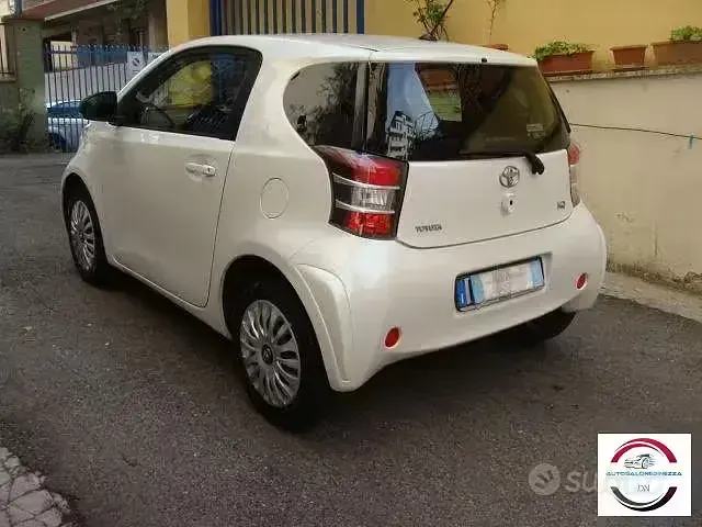 Usata Toyota iQ Trend 68 CV (50 kW) 2012 Bianco Utilitaria