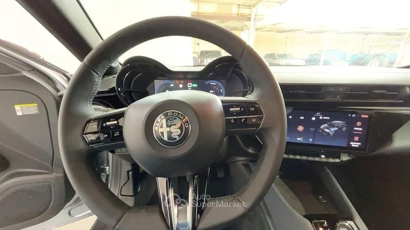 Nuova Alfa Romeo Junior 61 kW (84 CV) 2025 Gray SUV