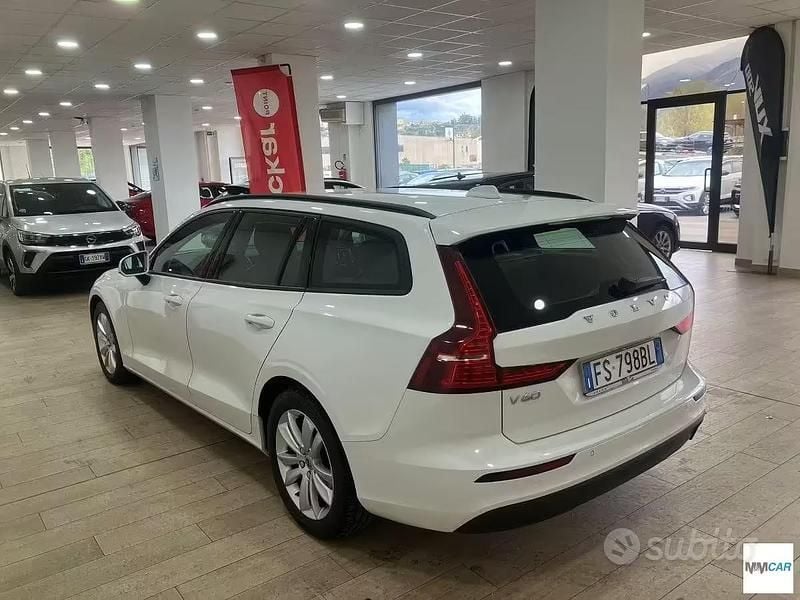 Usata Volvo V60 Business Edition 150 CV (110 kW) 2018 Bianco Station wagon