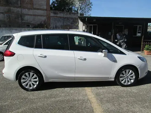 Usata Opel Zafira Tourer Cosmo 149 CV (109 kW) 2014 Bianco Monovolume