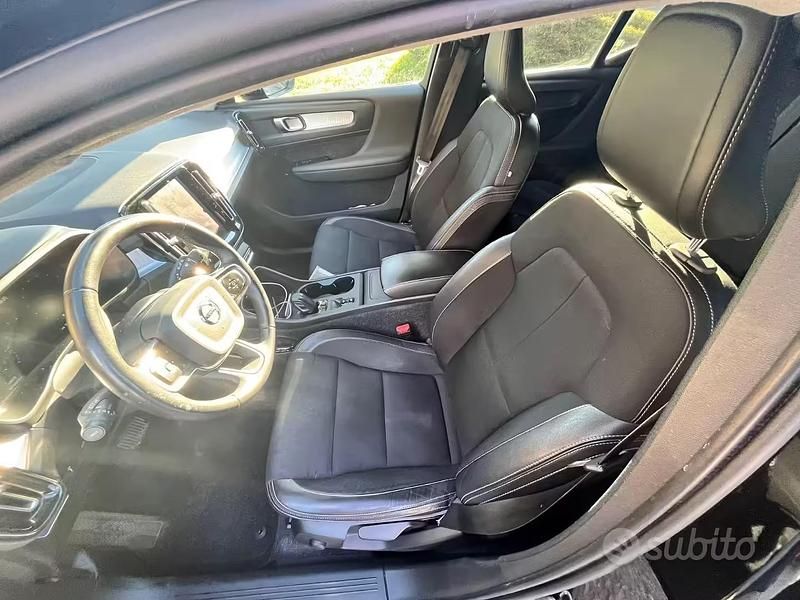 Usata Volvo XC40 Business Edition 150 CV (110 kW) 2019 Nero SUV
