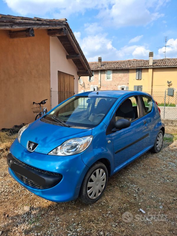 Usata Peugeot 107 68 CV (50 kW) 2007 Blu Utilitaria