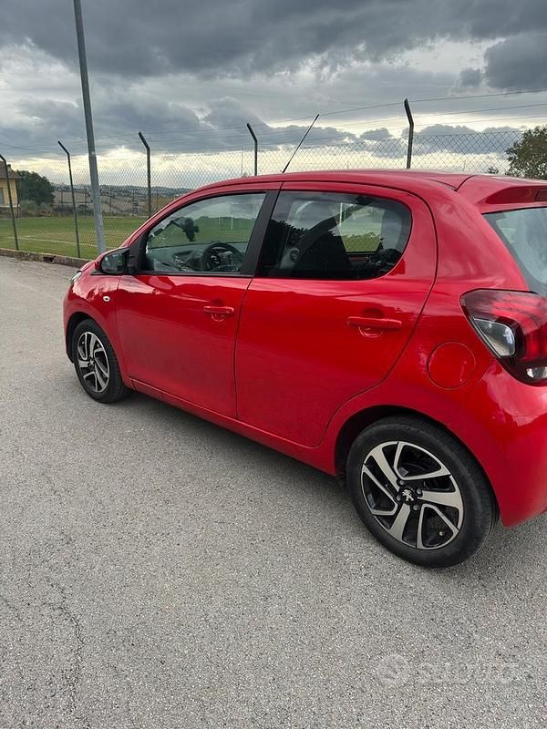 Usata Peugeot 108 Active 72 CV (52 kW) 2021 Rosso Utilitaria