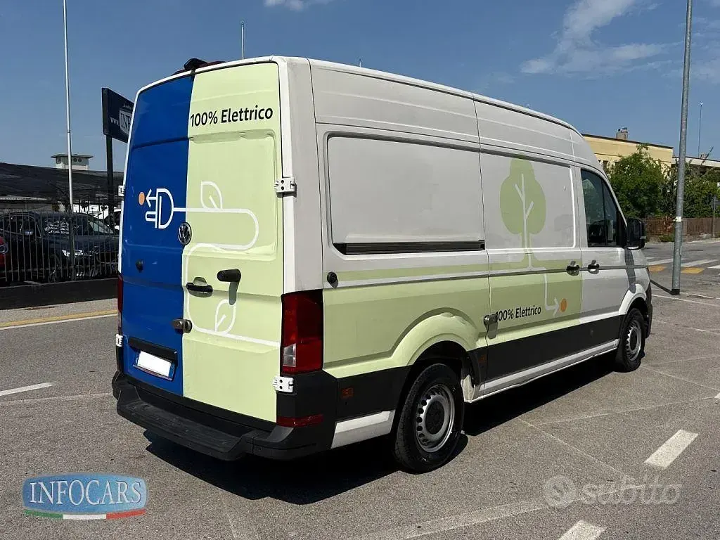 Usata VW e-Crafter 100 kW (136 CV) 2021 Bianco pastello Furgone