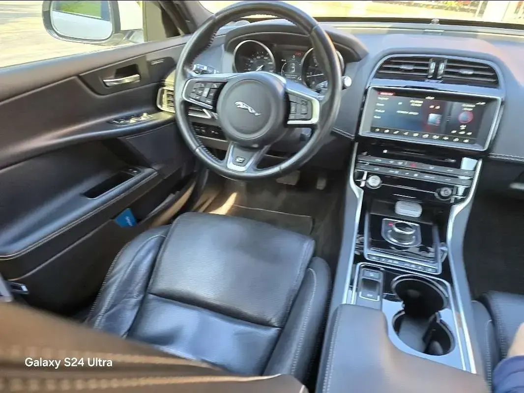 Usata Jaguar XE R-Sport 180 CV (132 kW) 2017 Bianco Berlina