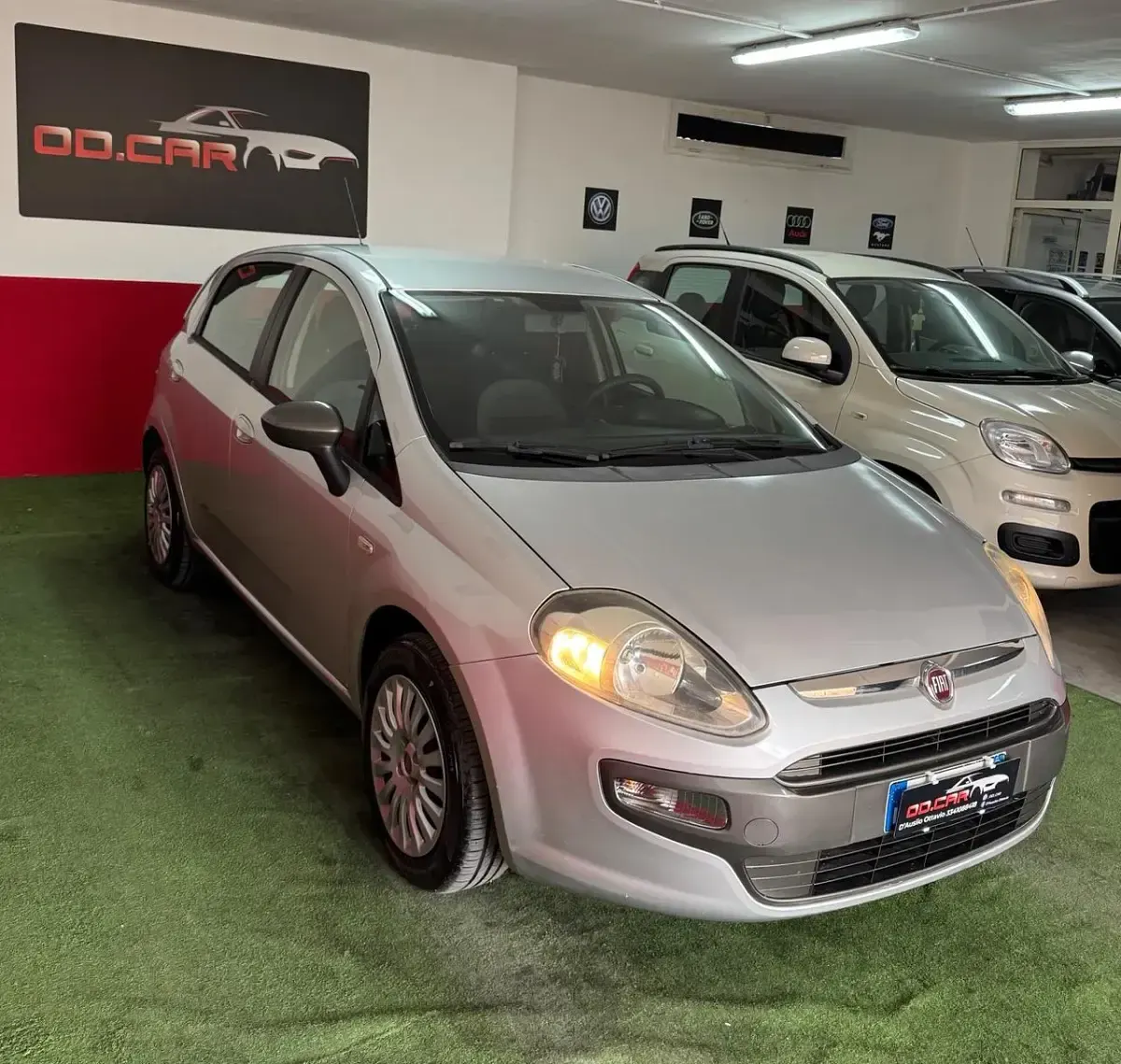 Begagnad Fiat Punto Evo Active 75 HK (55 kW) 2010 Grå Halvkombi