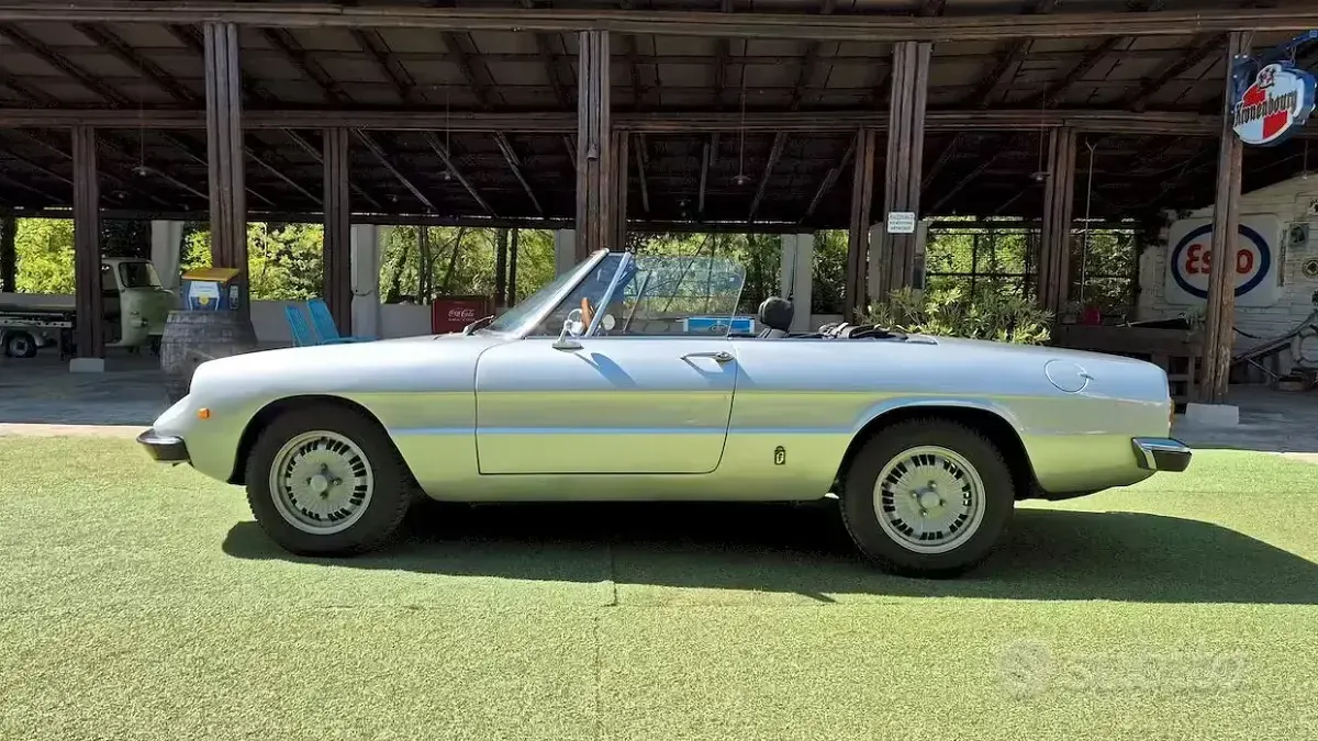 Usata Alfa Romeo GT Junior 88 CV (64 kW) 1970 Grigio Cabrio