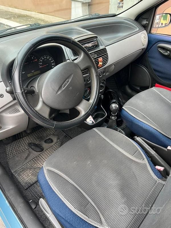 Usata Fiat Punto 80 CV (58 kW) 2001 Blu Utilitaria