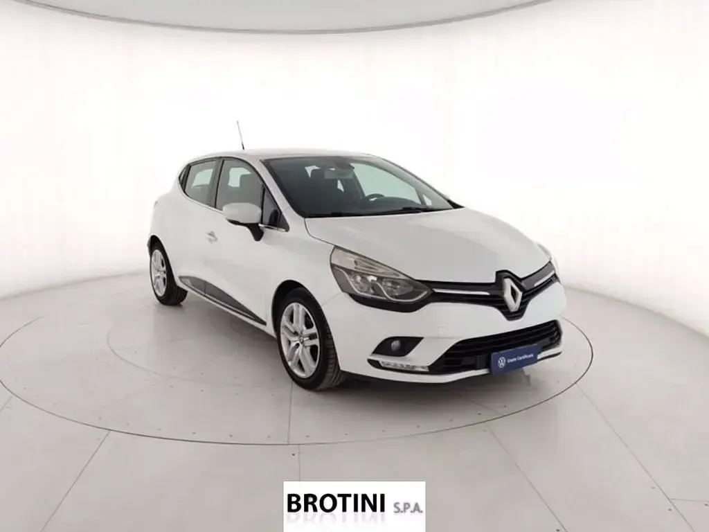 Usata Renault Clio IV Zen 75 CV (55 kW) 2016 Bianco pastello Berlina
