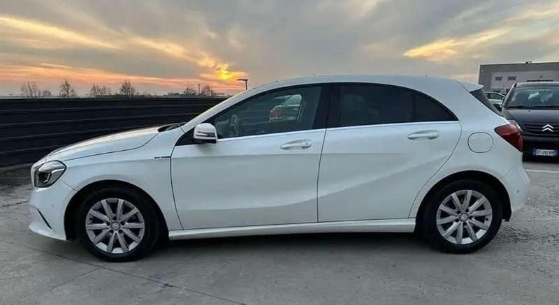 Usata Mercedes A180 122 CV (89 kW) 2016 Bianco Berlina