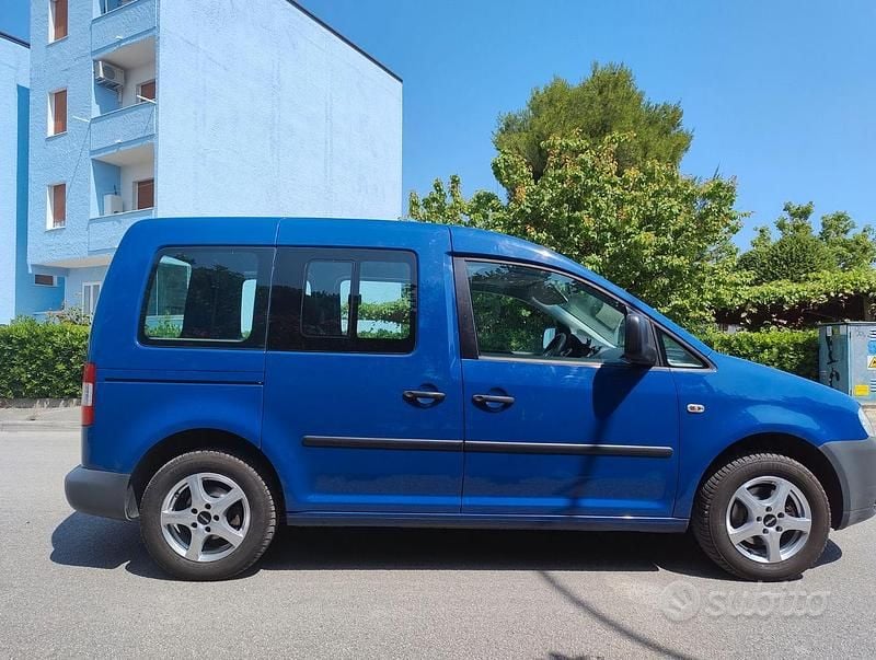 Usata VW Caddy 109 CV (80 kW) 2009 Blu Monovolume