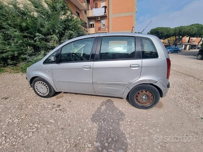 Usata Lancia Musa 90 CV (66 kW) 2007 Grigio Monovolume