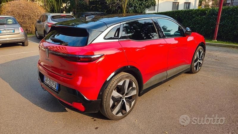 Usata Renault Megane E-Tech Techno 161 kW (220 CV) 2023 Rosso Berlina