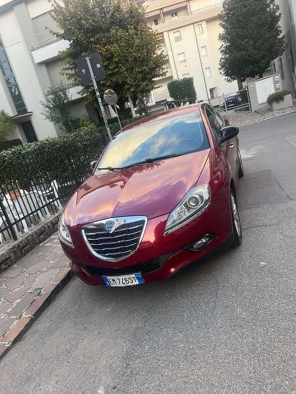 Usata Lancia Delta Gold 120 CV (88 kW) 2012 Utilitaria