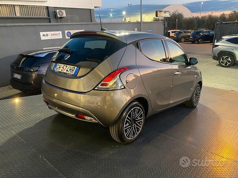 Usata Lancia Ypsilon S 69 CV (50 kW) 2021 Grigio Utilitaria