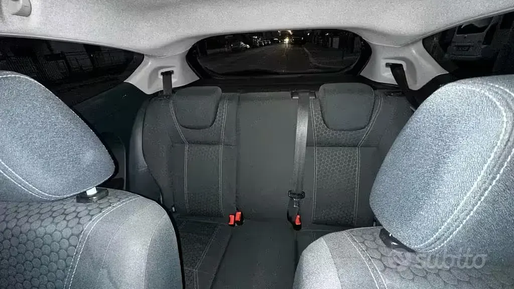 Usata Ford Fiesta 70 CV (51 kW) 2011 Grigio Berlina