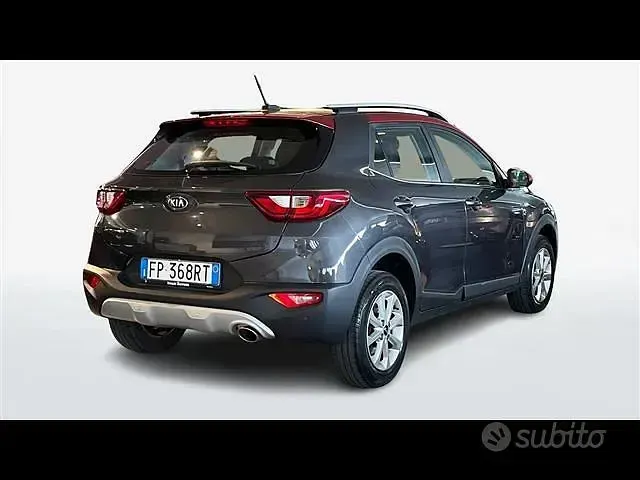 Usata Kia Stonic Style 101 CV (74 kW) 2018 Grigio SUV