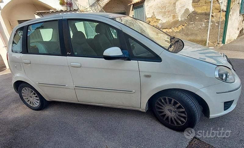 Usata Lancia Musa 95 CV (69 kW) 2012 Bianco Monovolume
