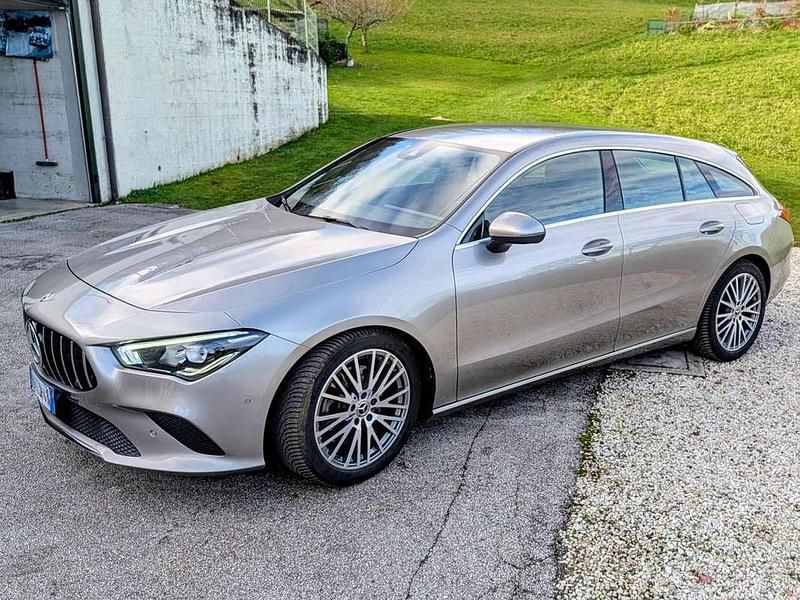 Usata Mercedes CLA200 150 CV (110 kW) 2020 Grigio Station wagon